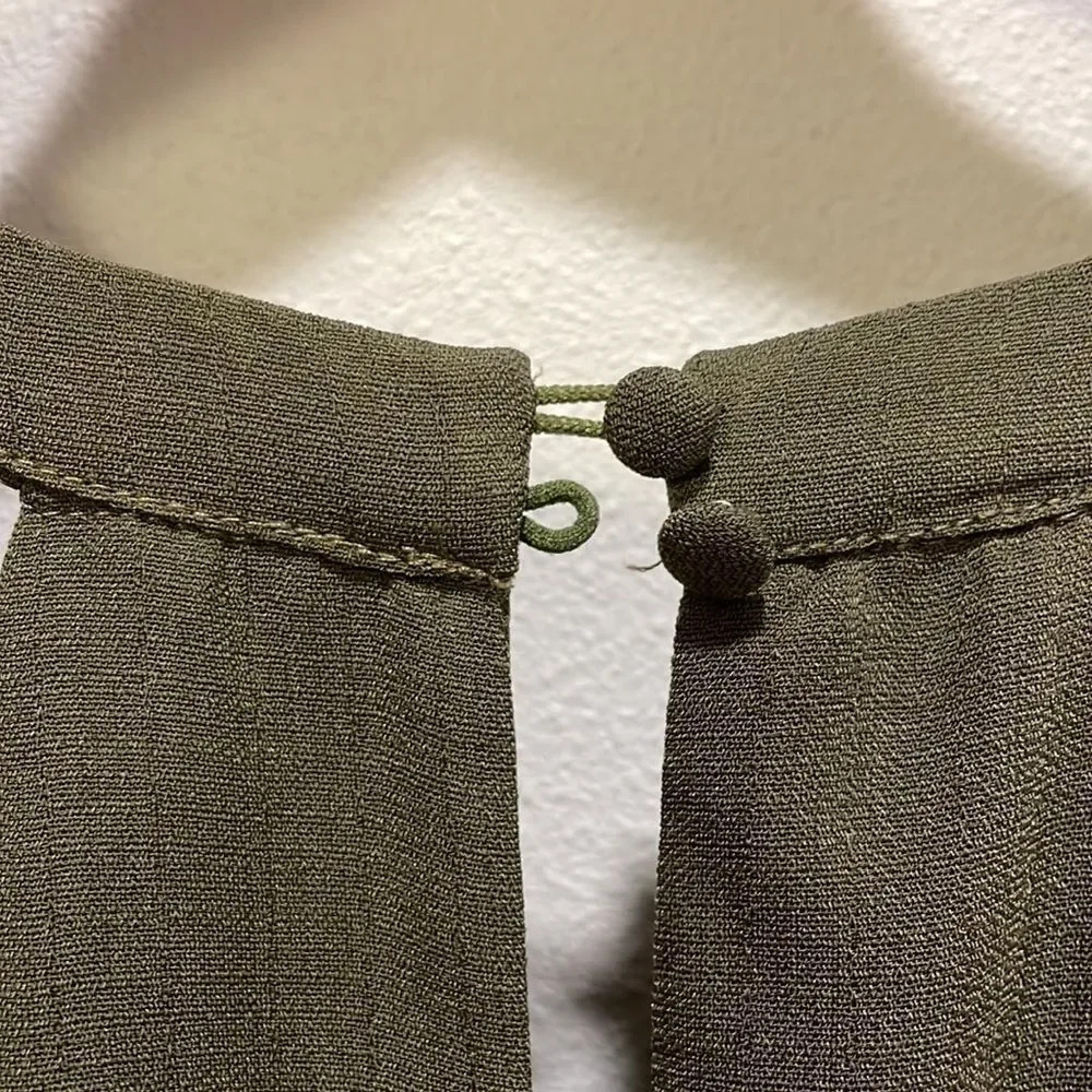 Lulus Woman’s army green jumpsuit. It’s missing the belt - Picture 11 of 12